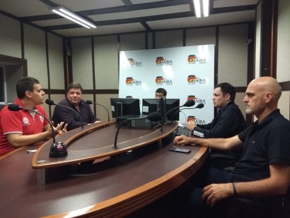 Roberto Follador e Wagner Silva na Rádio Guaíba 11/08/2019 Roberto Follador (D), conselheiro do Grêmio, e Wagner Silva (ao lado), integrante do MGV, participam do programa Bate Pronto, na Rádio Guaíba