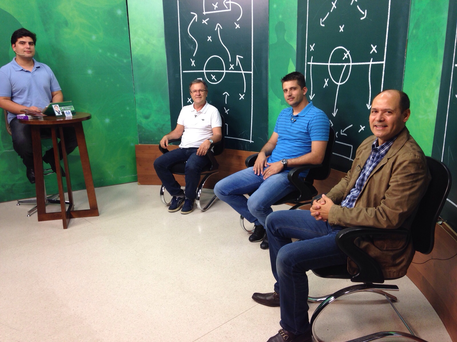 Renato Moreira no Cadeira Cativa 26/11/2015 26 de novembro de 2015 Renato Moreira (D), liderança do MGV e conselheiro do Grêmio, participa do programa Cadeira Cativa, da Ulbra TV, sobre os 10 anos da 