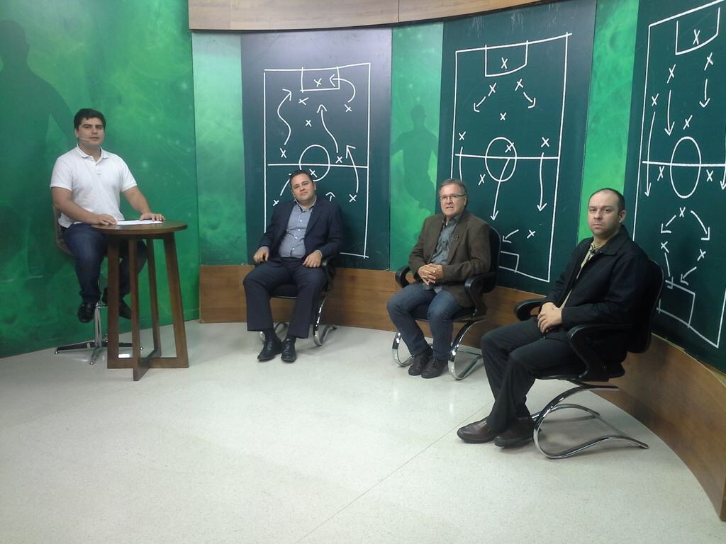 Ênio Almeida no Cadeira Cativa 3/6/2015 3 de junho de 2015 Conselheiro do Grêmio e integrante do MGV, Ênio Almeida Júnior (E), participa do Programa Cadeira Cativa, da Ulbra TV
