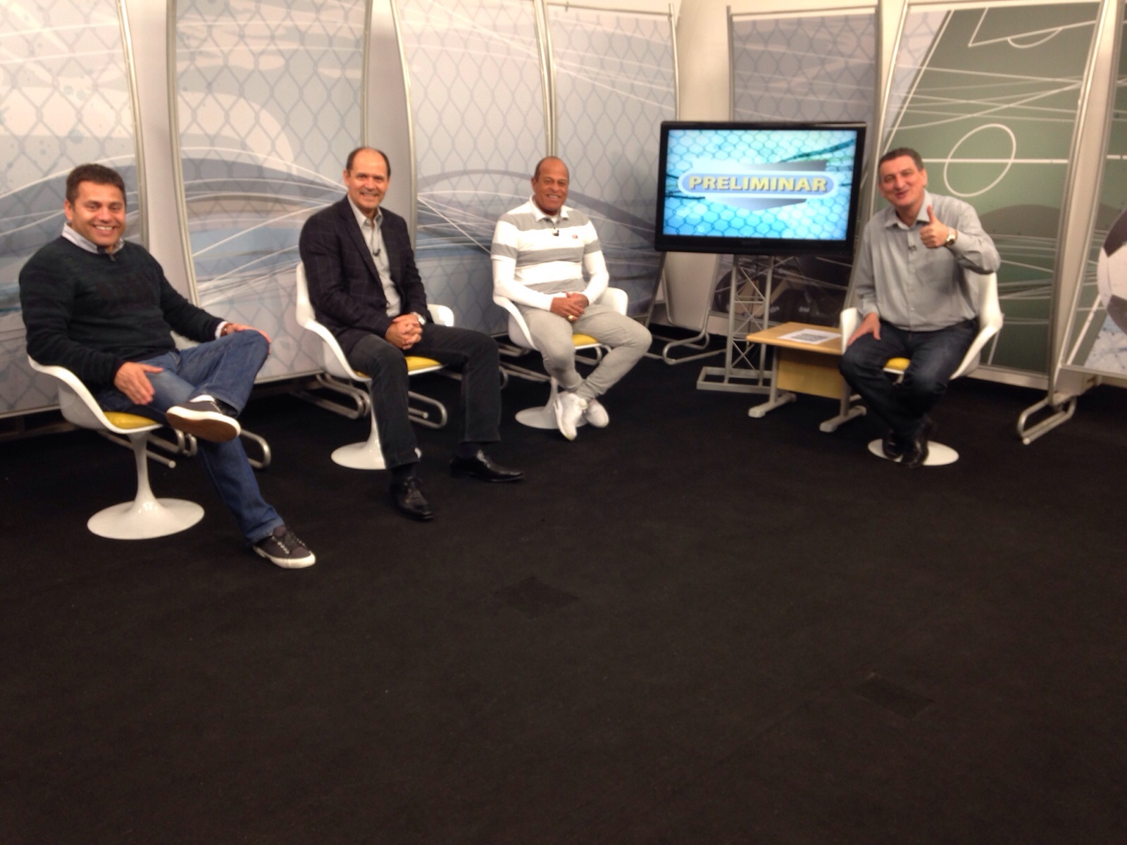 Renato Moreira no Preliminar 12/9/2015 12 de setembro de 2015 Conselheiro do Grêmio e integrante do MGV, Renato Moreira (C), participa do programa Preliminar, na TV Bandeirantes, canal 10