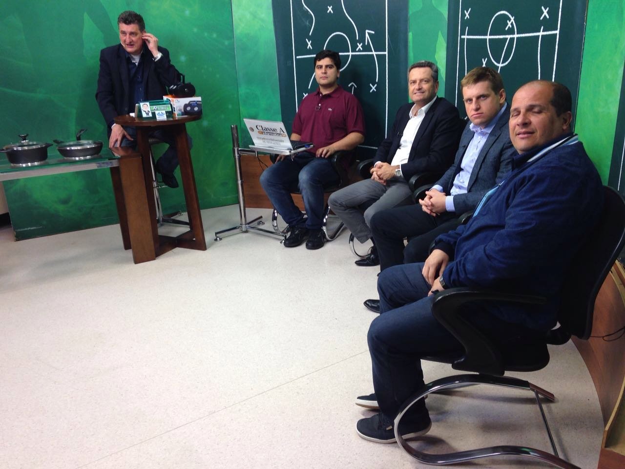 Thiago Brunetto no Cadeira Cativa 04/10/2016 04 de outubro de 2016 Thiago Brunetto, um dos coordenadores do MGV e conselheiro do Grêmio, participa do programa Cadeira Cativa, da Ulbra TV.