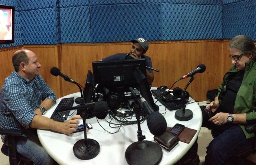 Marcos Chitolina na Rádio Grenal 25/4/2015 25 de abril de 2015 Conselheiro do Grêmio e integrante do MGV, Marcos Chitolina (E), participa de programa na Rádio Grenal projetando o clássico de domingo