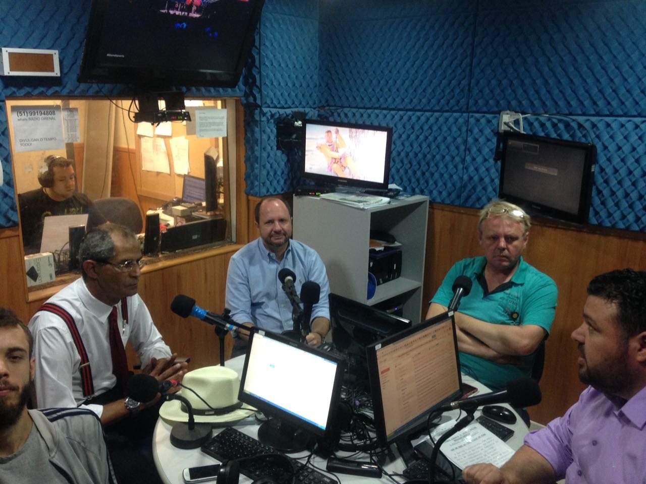 Marcos Chitolina na Rádio Grenal 28/11/2016 28 de novembro de 2016 Marcos Chitolina, integrante do MGV, conselheiro do Grêmio e ex-diretor de futebol, participa do programa Dupla em Debate, da Rádio G