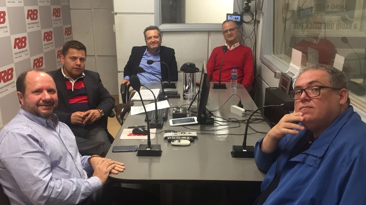 Marcos Chitolina na Rádio Bandeirantes 20/10/2016 20 de outubro de 2016 Debate sobre o Gre-Nal na Rádio Bandeirantes, com a participação de Marcos Chitolina, liderança do MGV e conselheiro do Grêmio.