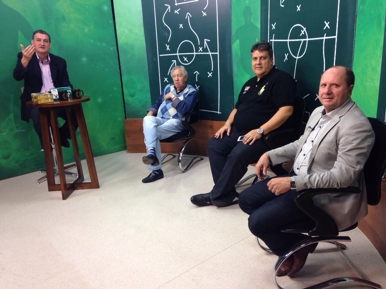 Marcos Chitolina no Cadeira Cativa 30/7/2015 30 de julho de 2015 Marcos Chitolina (D), conselheiro do Grêmio e integrante do MGV, participa do programa Cadeira Cativa, da Ulbra TV