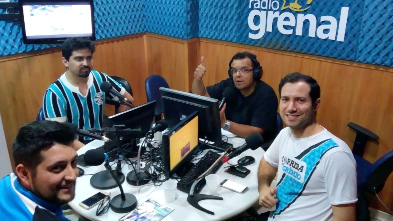 Roberson Marquez na Rádio Grenal 30/07/2017 30 de julho de 2017   Roberson Marquez, integrante do MGV, participa do programa Debate Bola, da Rádio Grenal.